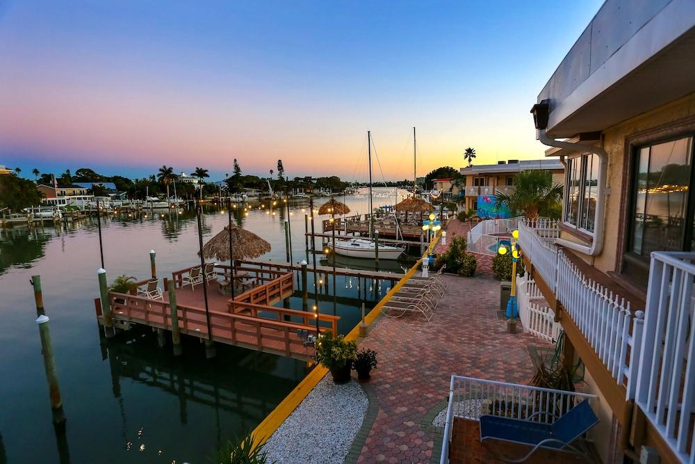 Bayview Plaza Waterfront Resort Сейнт Пийт Бийч Екстериор снимка