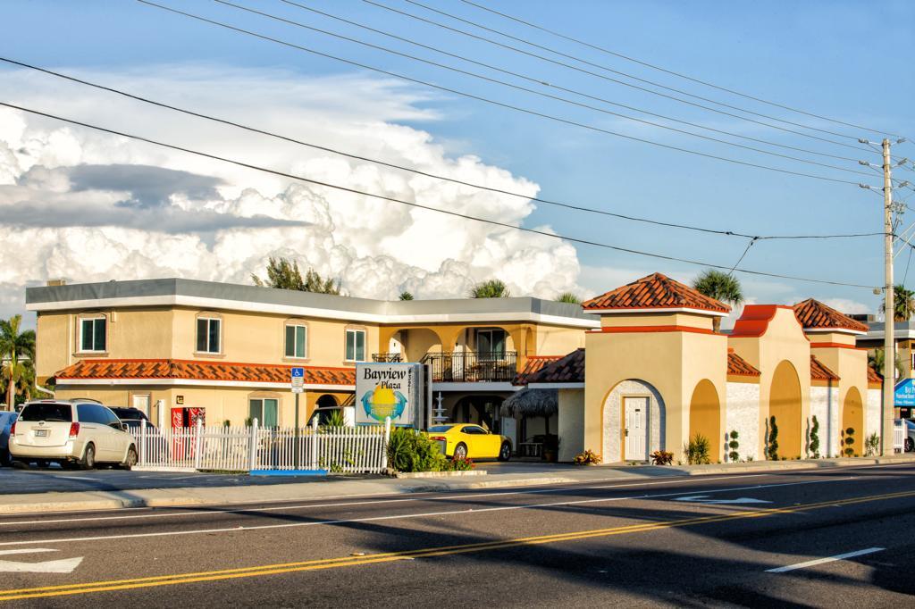 Bayview Plaza Waterfront Resort Сейнт Пийт Бийч Екстериор снимка