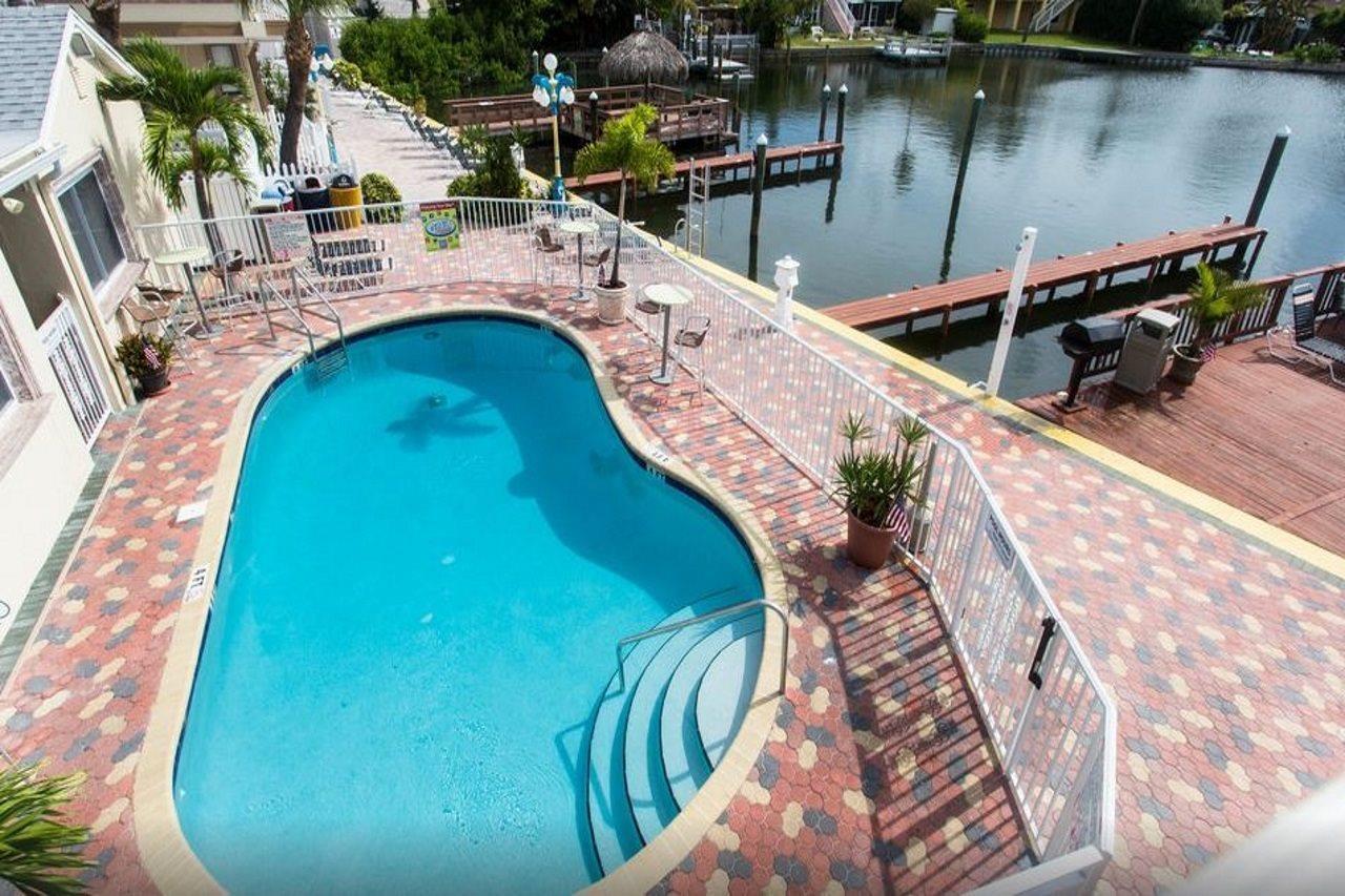 Bayview Plaza Waterfront Resort Сейнт Пийт Бийч Екстериор снимка