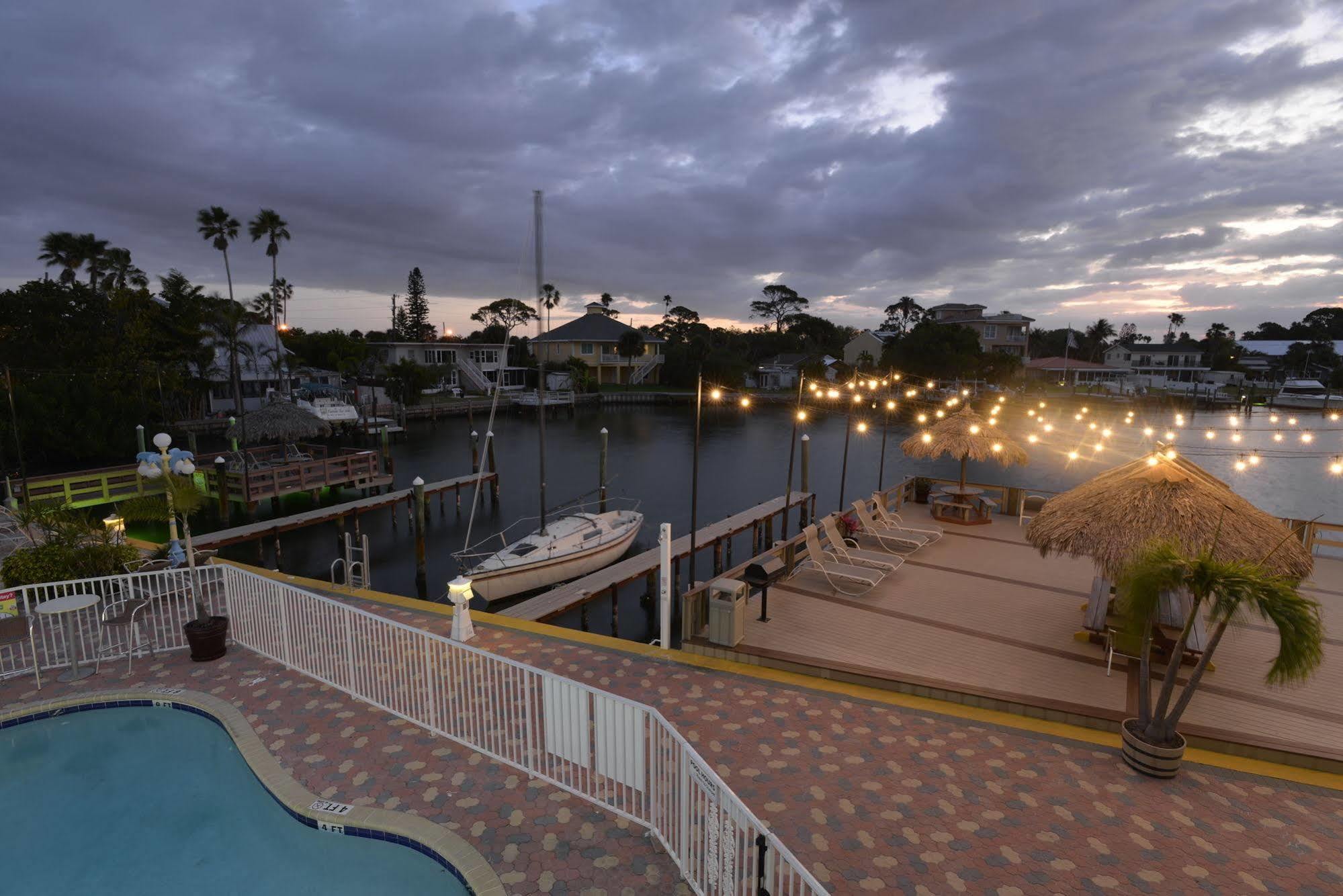 Bayview Plaza Waterfront Resort Сейнт Пийт Бийч Екстериор снимка